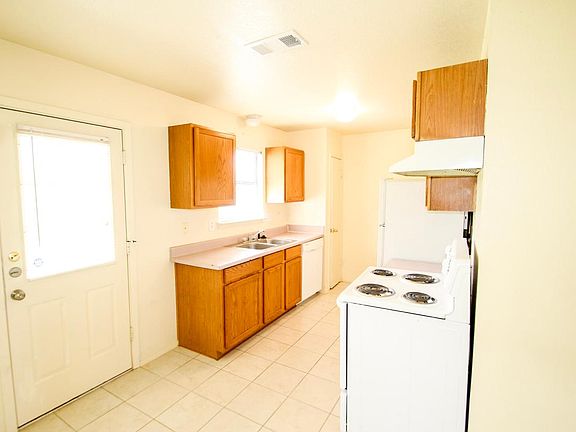 4th image of 2210 Jerome Dr