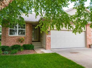 5274 Red Fox Rd, Bettendorf, IA 52722