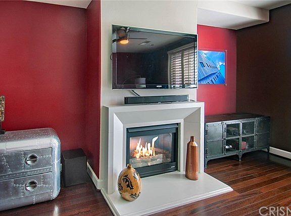 4th image of 10609 Bloomfield St #302