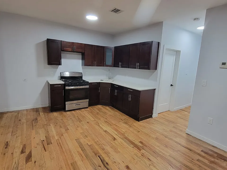 379 S 20th St #2R
