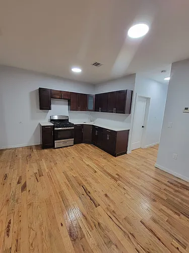 379 S 20th St #2R Photo 1