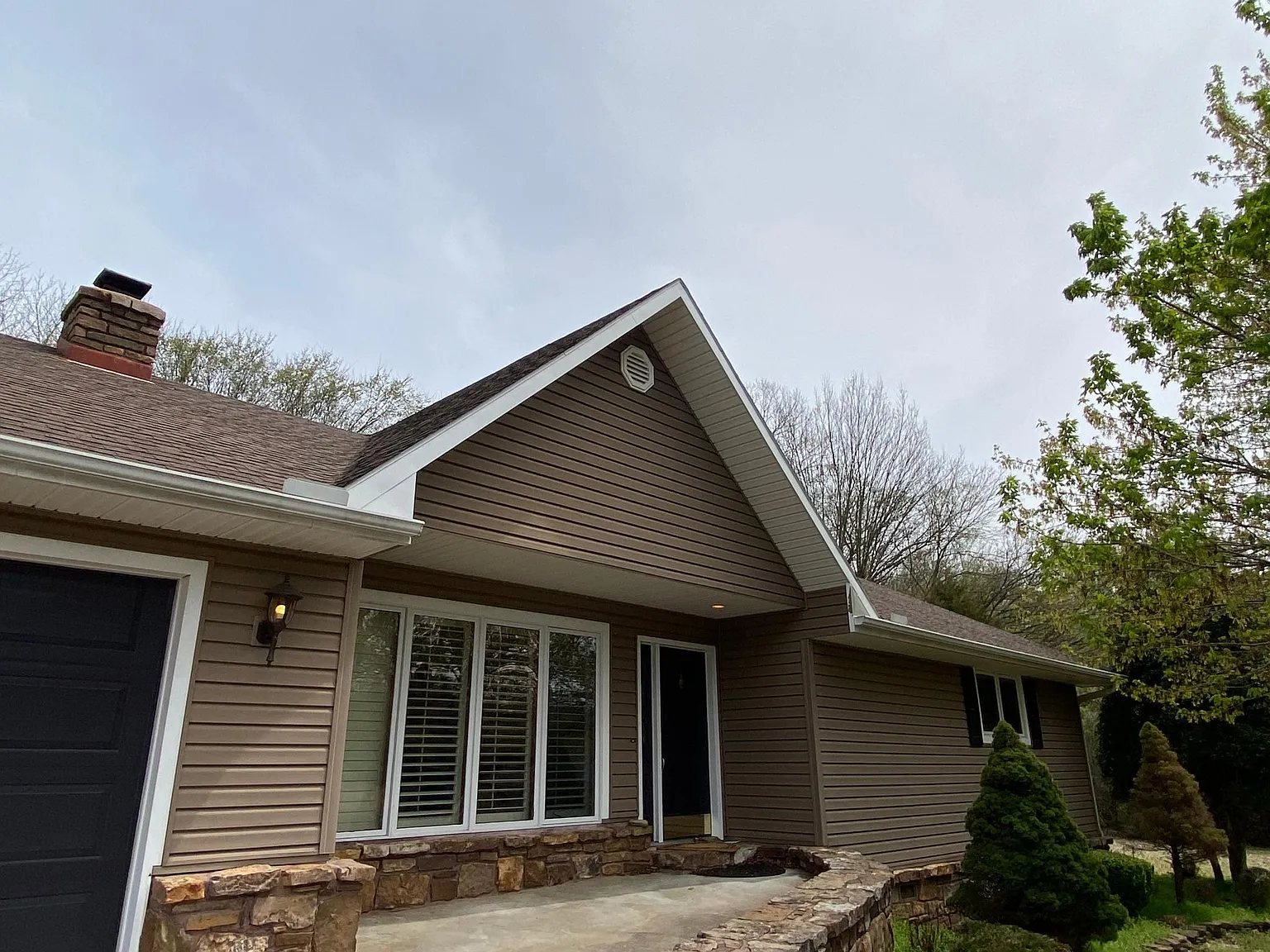 3 bed, 2100 sqft, $2,200 — Photo 4
