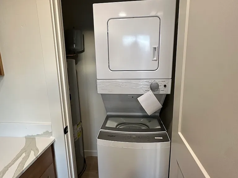 108 C Ave #10 — Photo 3