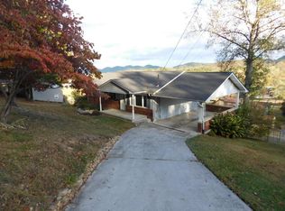 325 Ridgewood Dr, Clinton, TN 37716