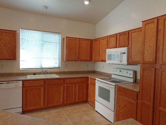 4th image of 4043 S Vineyard Ave