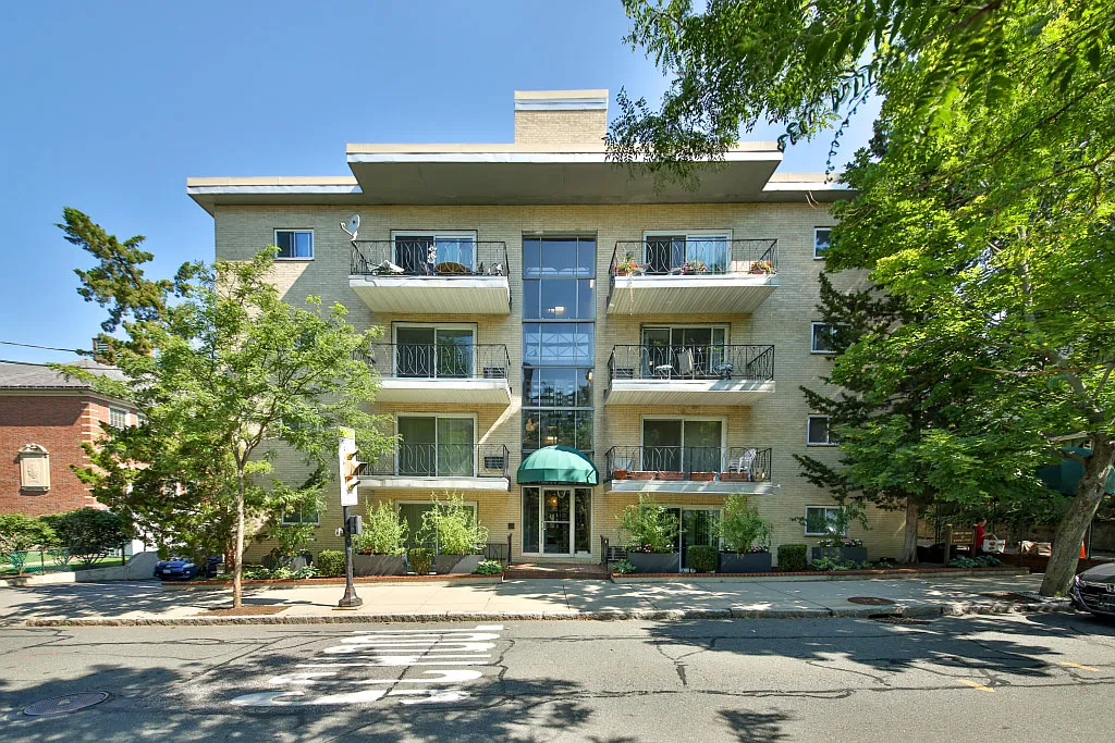 2 bed, 810 sqft, $3,900 — Photo 1