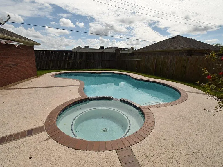 9007 Woodleigh Dr — Photo 16