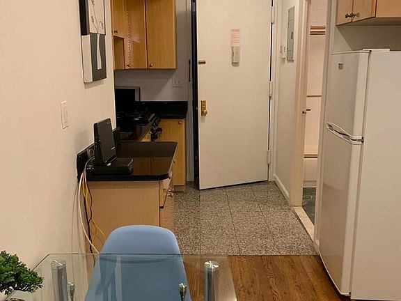 5th image of 626 10th Ave APT 4A