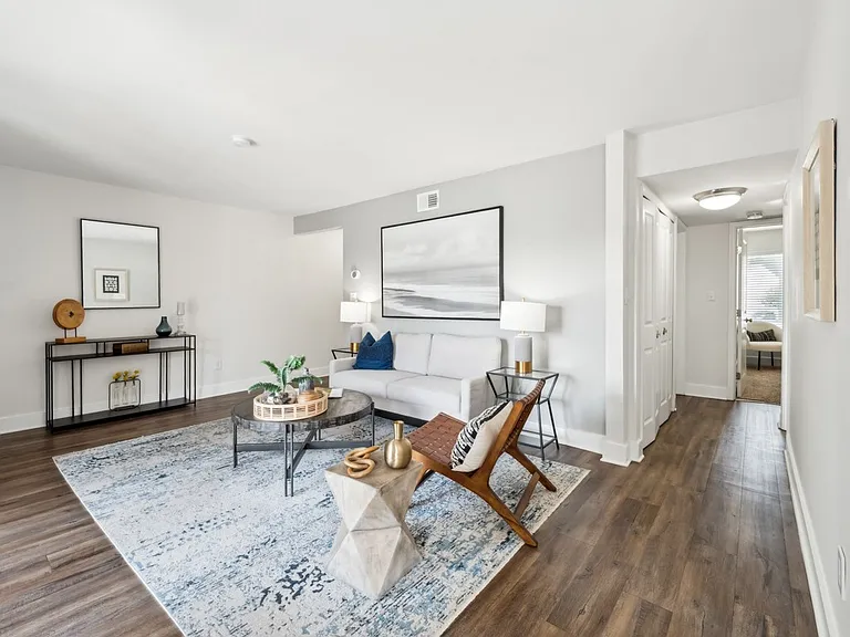 Linkhorn Bay Apartments — Photo 22