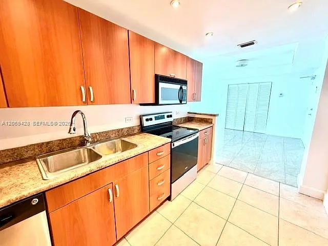 7501 E Treasure Dr #5H — Photo 6