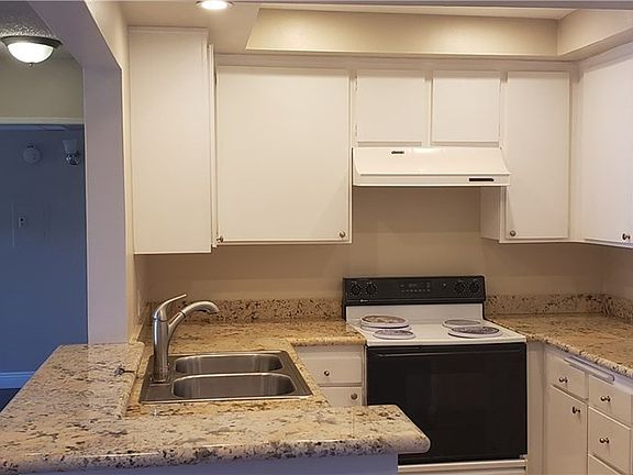 4th image of 12830 Burbank Blvd Unit 312