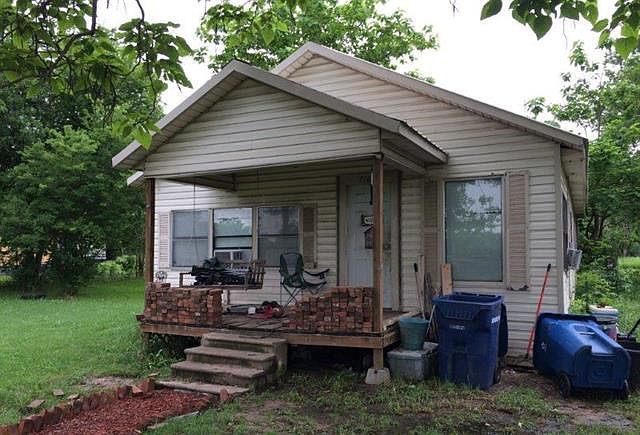 1st image of 718 W Fannin St