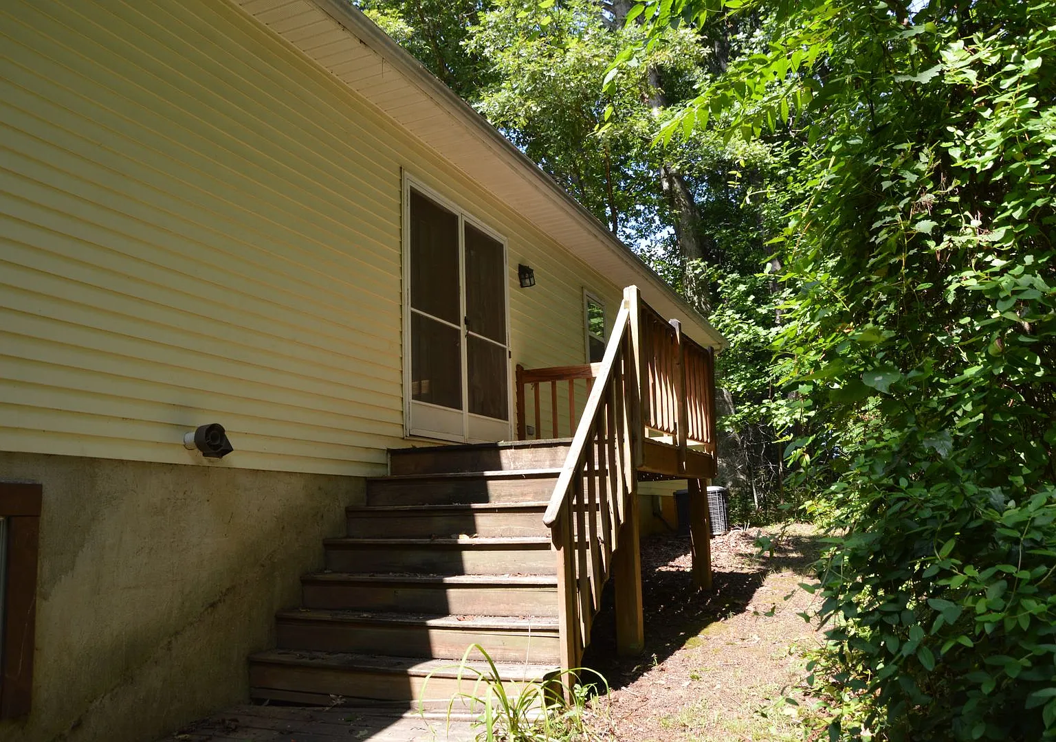 Convenient Location — Photo 4
