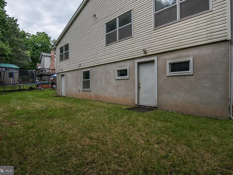 12702 N Point Ln — Photo 15