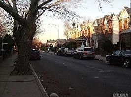 3rd image of 16007 Grand Central Pkwy