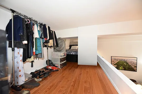 Rented by Buchbinder & Warren | media 18