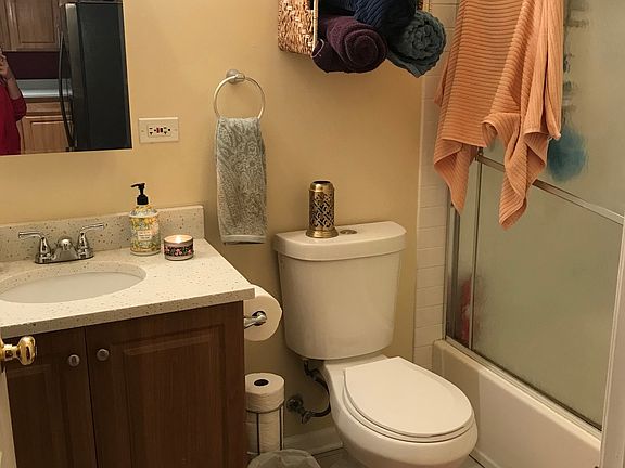 2nd image of 1628 N Marshfield Ave APT 1R