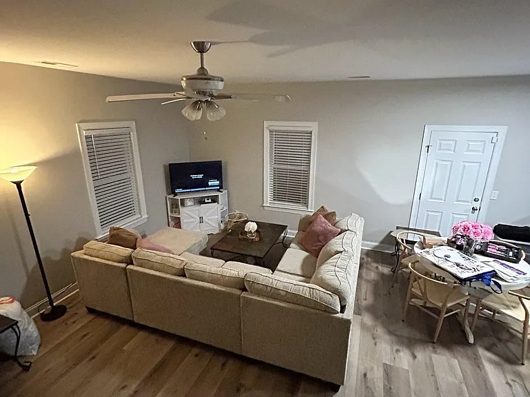 3234 Belmont Cir — Photo 2