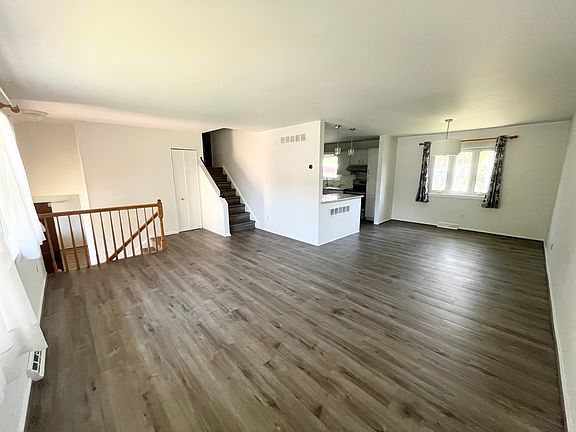 5th image of 16 Cornwall Dr