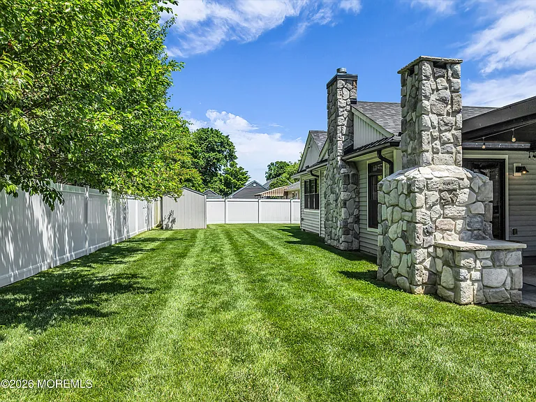 2411 Fairview Dr — Photo 31