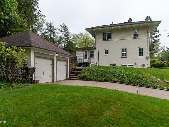 4th image of 1518 Spruce Dr