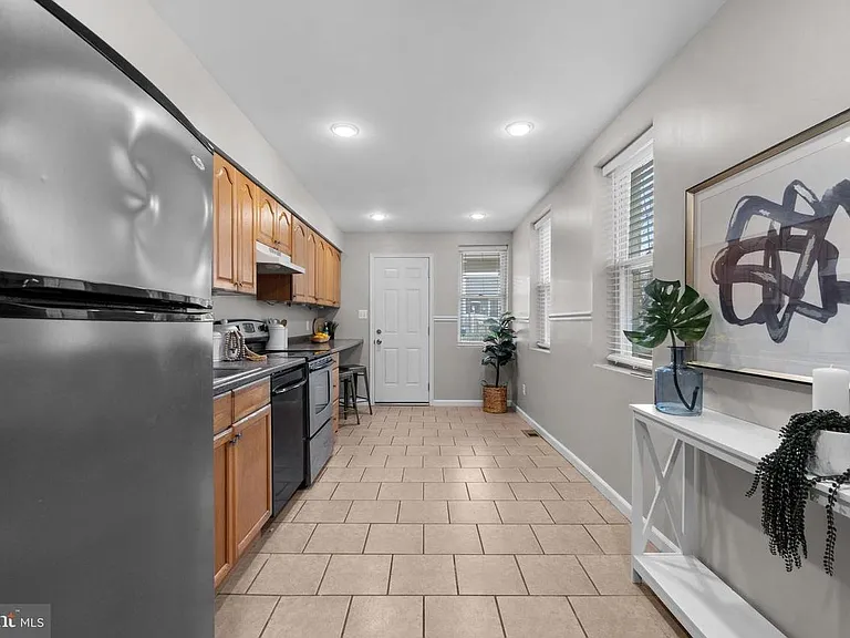 110 S Wolfe St — Photo 14