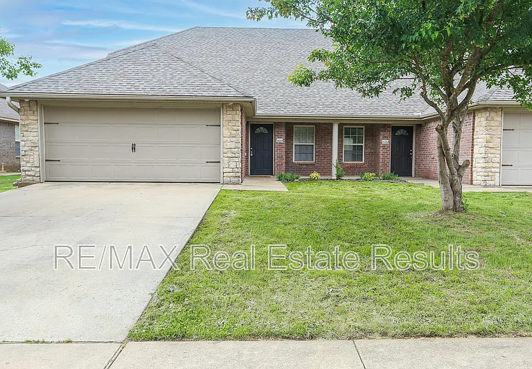 3509 SW Deerfield Blvd #1 — Photo 1