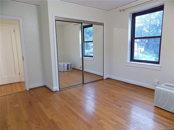 5th image of 240 Alpine Pl APT 3A