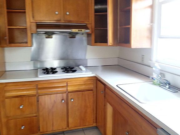 4th image of 2571 146th St #2