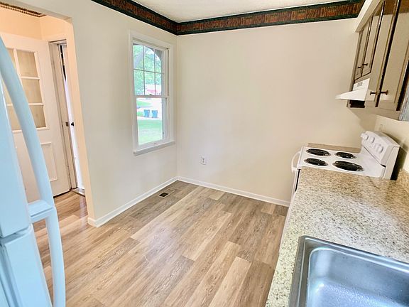 3rd image of 2702 Narraganset Dr