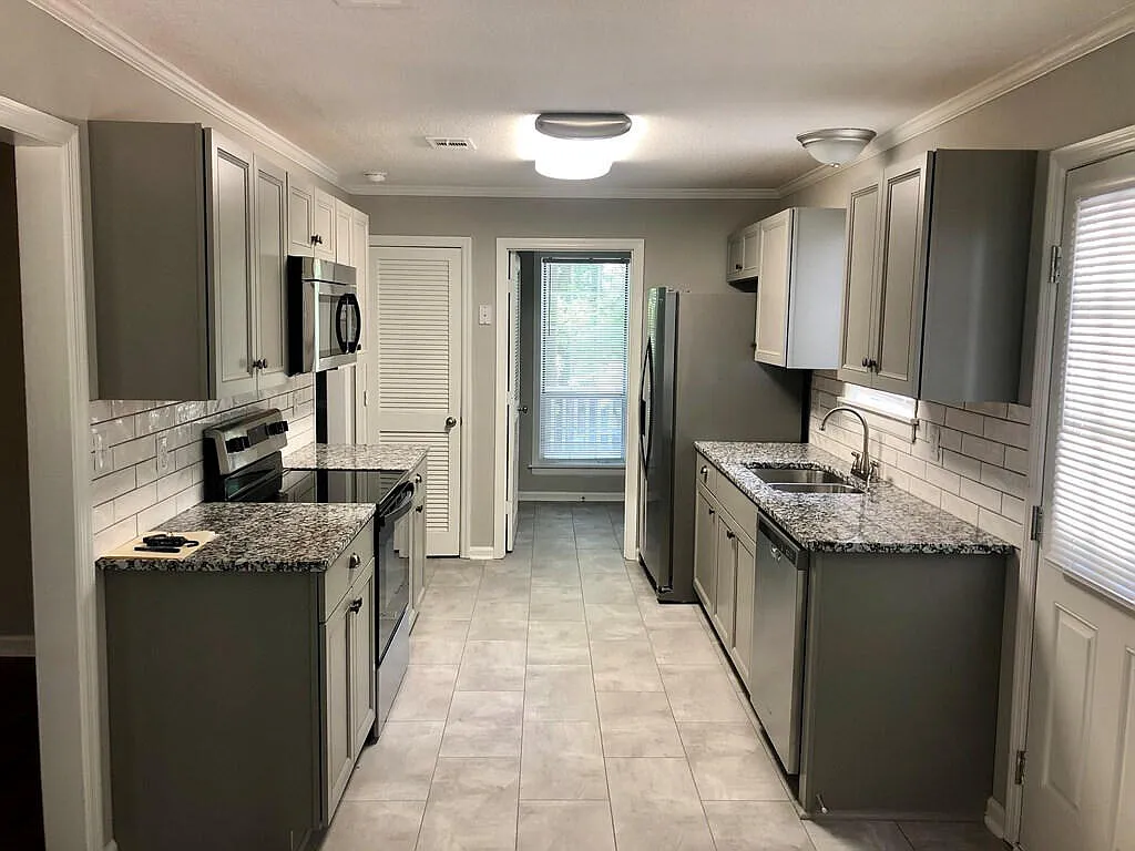 3 bed, 2.5 bath, 1542 sqft, $1,695 — Photo 4