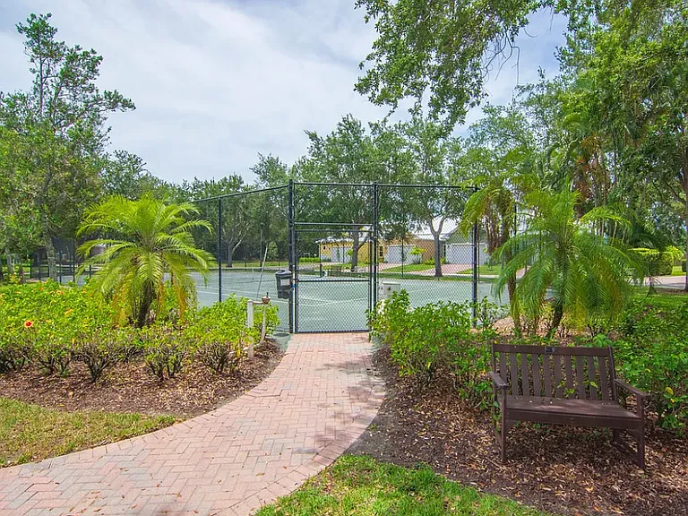 1945 Bridgepointe Cir — Photo 34