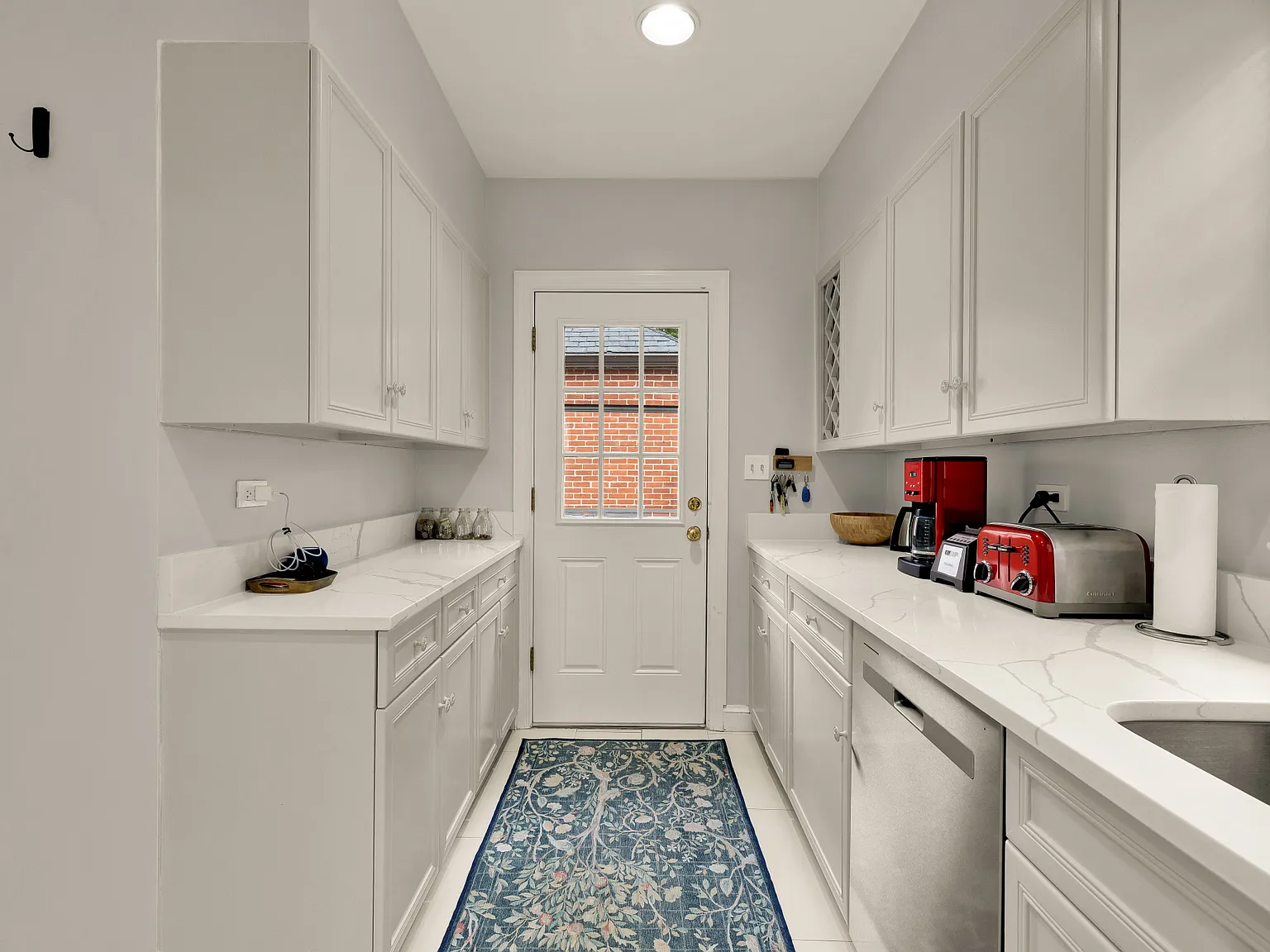 4 bed, 3.5 bath, 2164 sqft, $6,200 — Photo 4