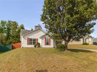 938 Saint Ann Dr, High Point, NC 27265