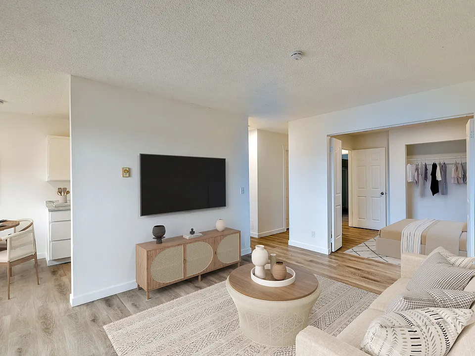 303 E 2nd St #5