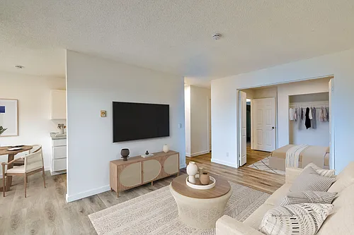 303 E 2nd St #5 Photo 1