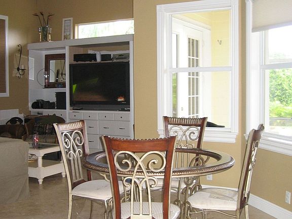 Breakfast Nook/Family