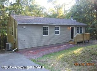 1208 Golden Oak Ct, Sciota, PA 18354