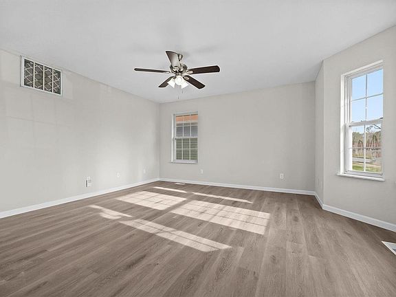 3rd image of 1475 Henrietta Ave