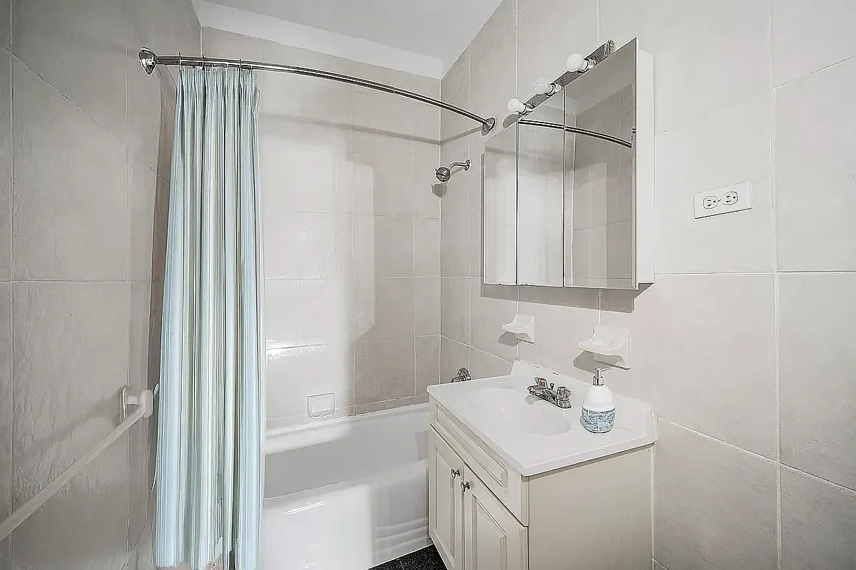 215 West 101st Street — Photo 4