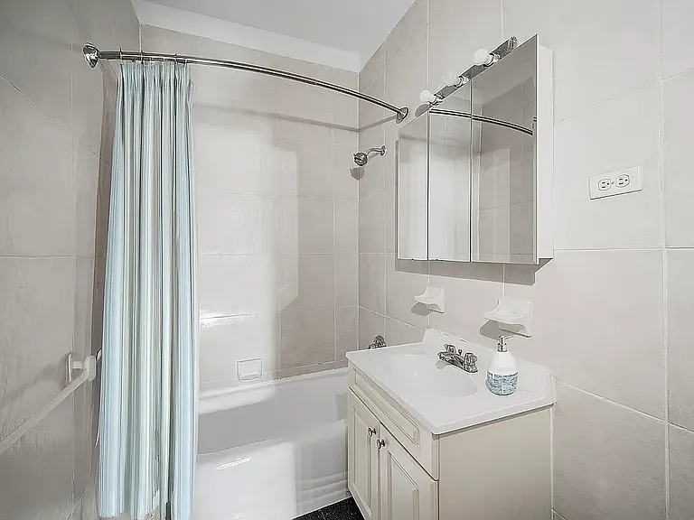 215 W 101st St #7B — Photo 4