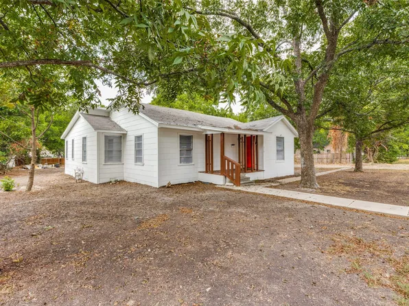 313 Austin St, Farmersville, TX 75442