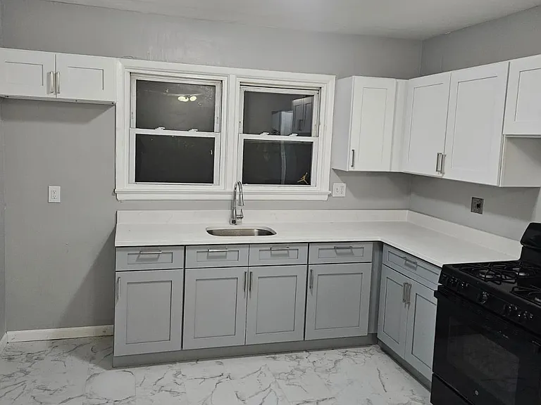 158 3rd Ave #2R — Photo 3