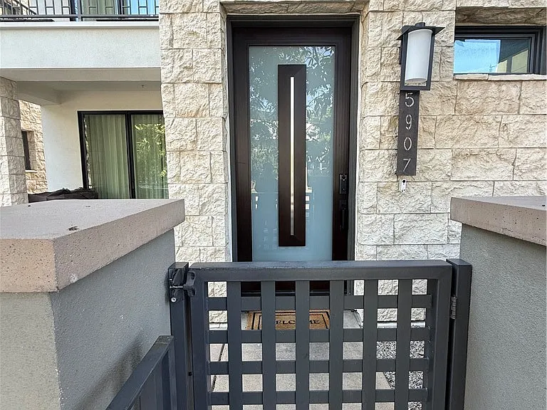 5907 S Westlawn Ave — Photo 2