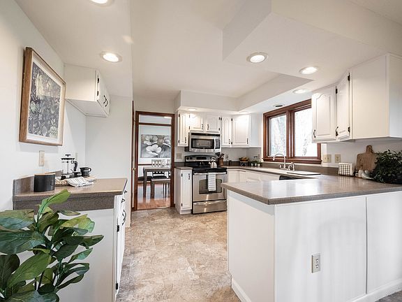 5th image of 9931 Harbour Pines Ct