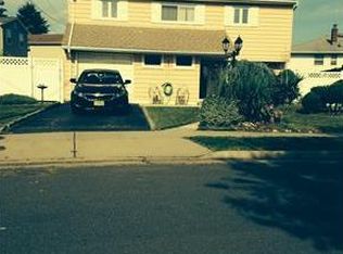 10 Clover Ct, Carteret, NJ 07008