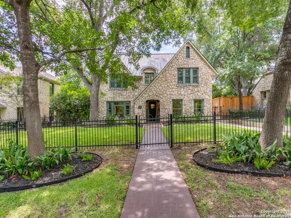 204 Parklane, Olmos Park, TX 78212