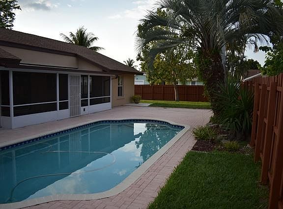 3rd image of 762 NW 11th St
