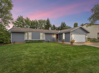 7755 W Plainsview Dr, Franklin, WI 53132
