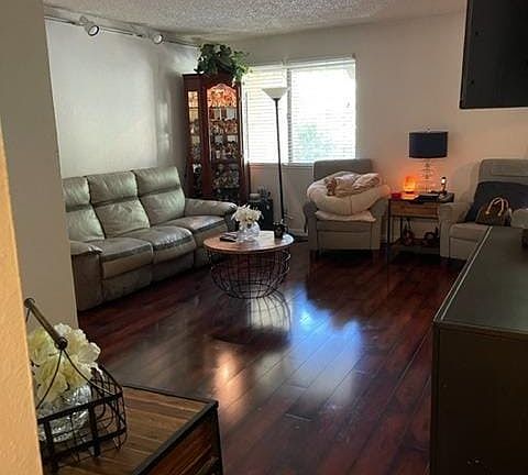 4th image of 247 N Capitol Ave Unit 253
